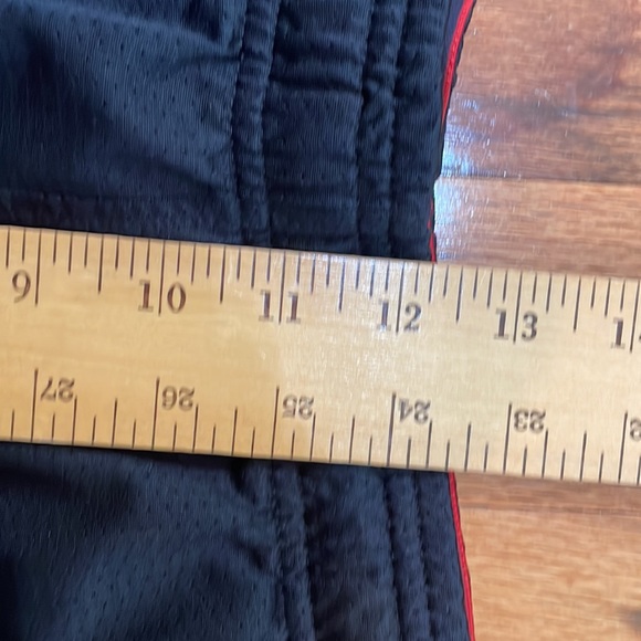 Under Armour Mens Shorts Size Xl loose Fit Red Black Pockets Heat Gear - Picture 8 of 11